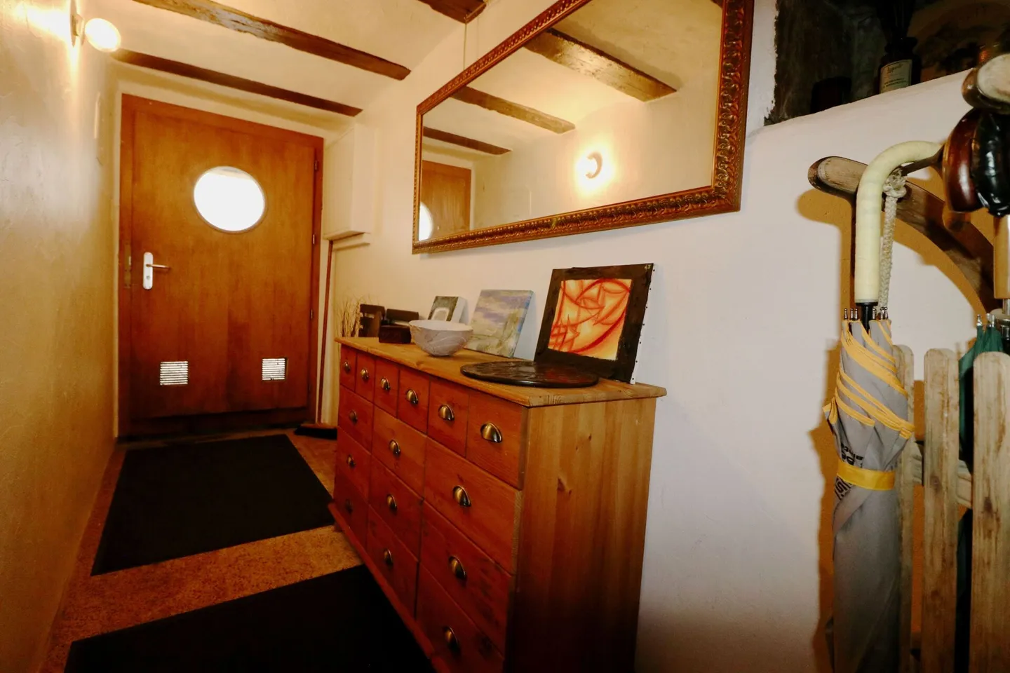 In the heart of the Old Town of Martigny, a very beautiful family house, full of charm, with 5.5 rooms, ideal as a family home or guesthouse. - Photo 12 of 13