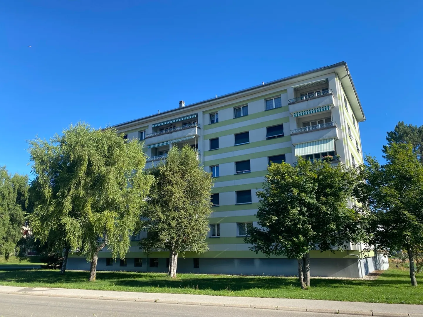 Individual garage - Photo 1 of 3