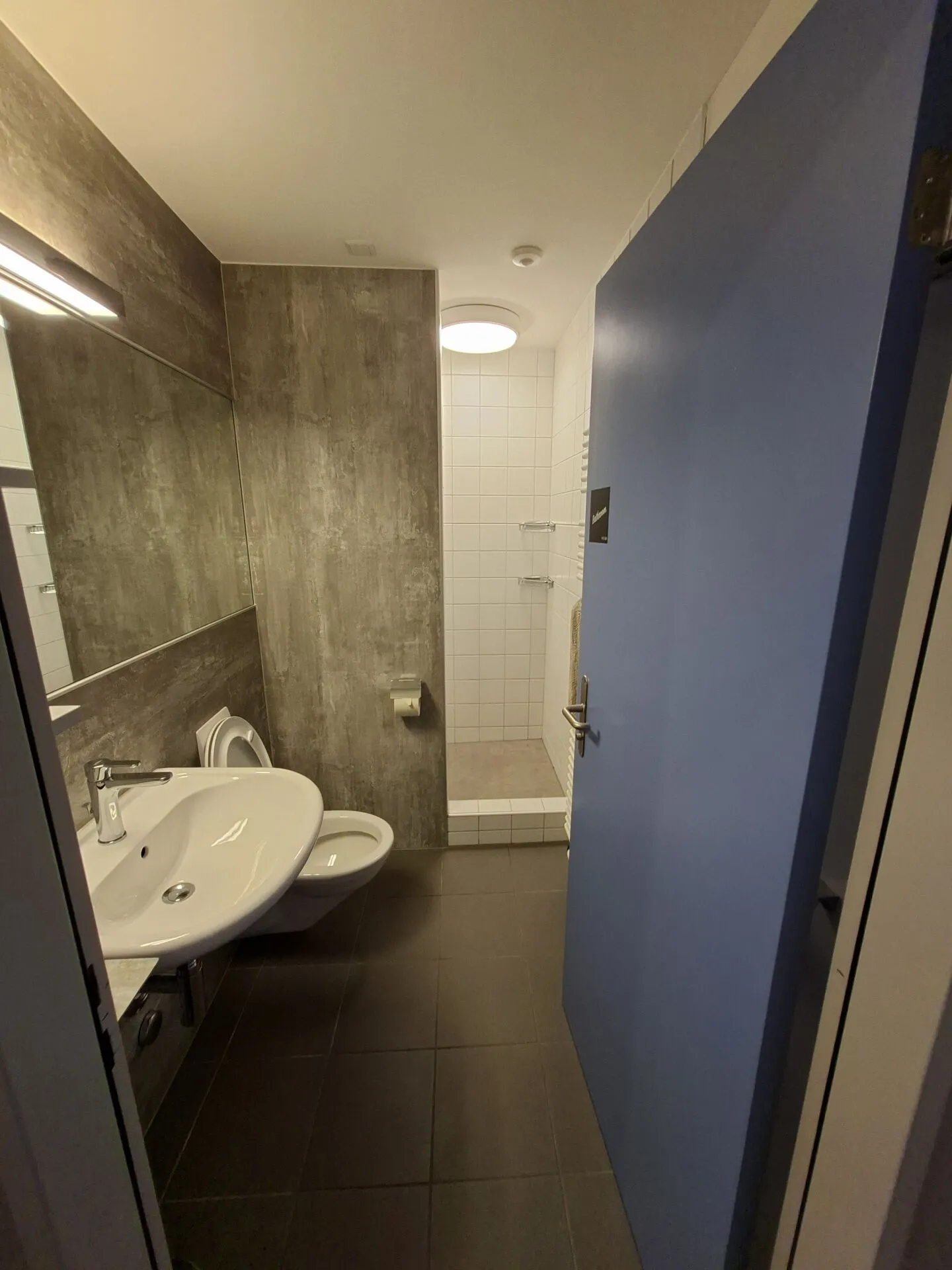 Chambre partagée meublée et lumineuse - centrale, moderne et tout compris, 2ème étage chambre n° 2 - Photo 5 sur 6