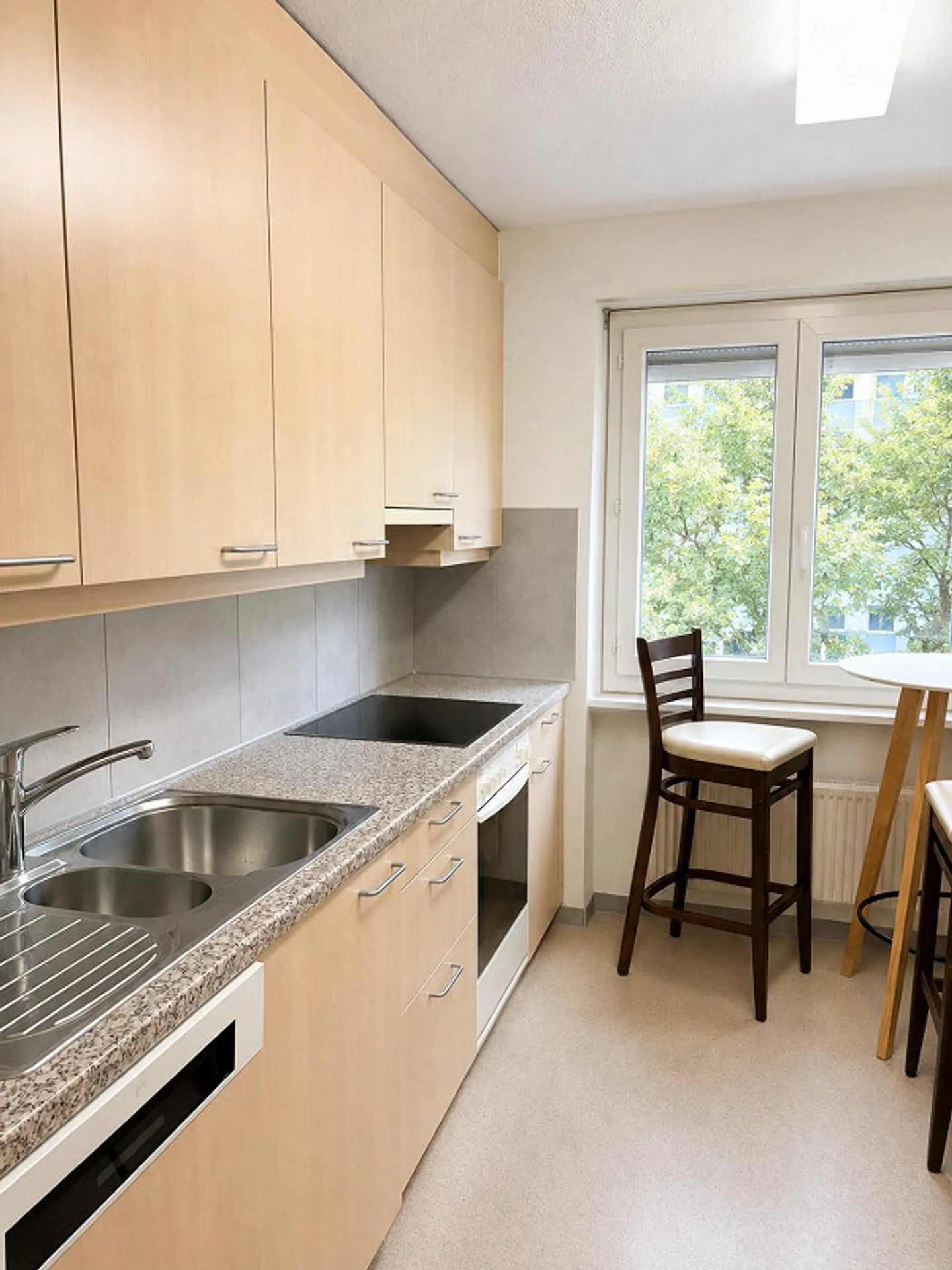 Ampio appartamento di 5,5 stanze con balcone in posizione tranquilla - Bettlach - Foto 1 di 7