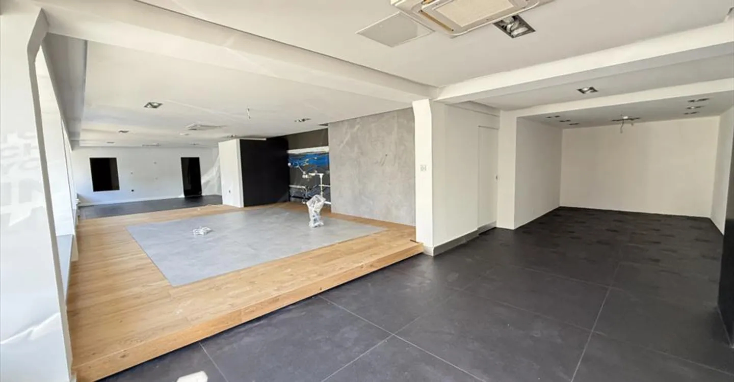 Edificio ad uso misto in affitto - Foto 2 di 9