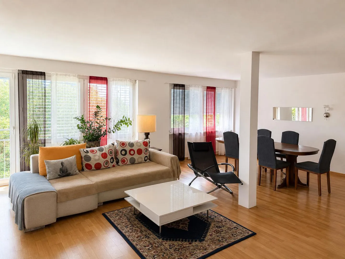 Ampio appartamento di 5,5 stanze con balcone in posizione tranquilla - Bettlach - Foto 2 di 7