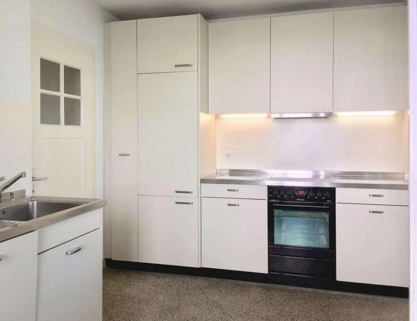 Living close to the city - Photo 2 of 7