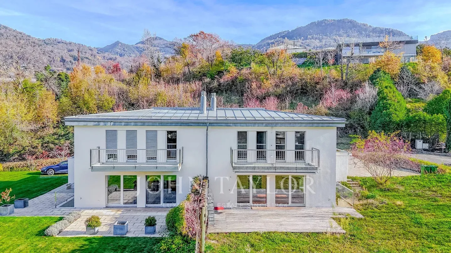 Charmante Doppelhaushälfte in einer ruhigen, grünen Umgebung in Montreux - Foto 1 von 9