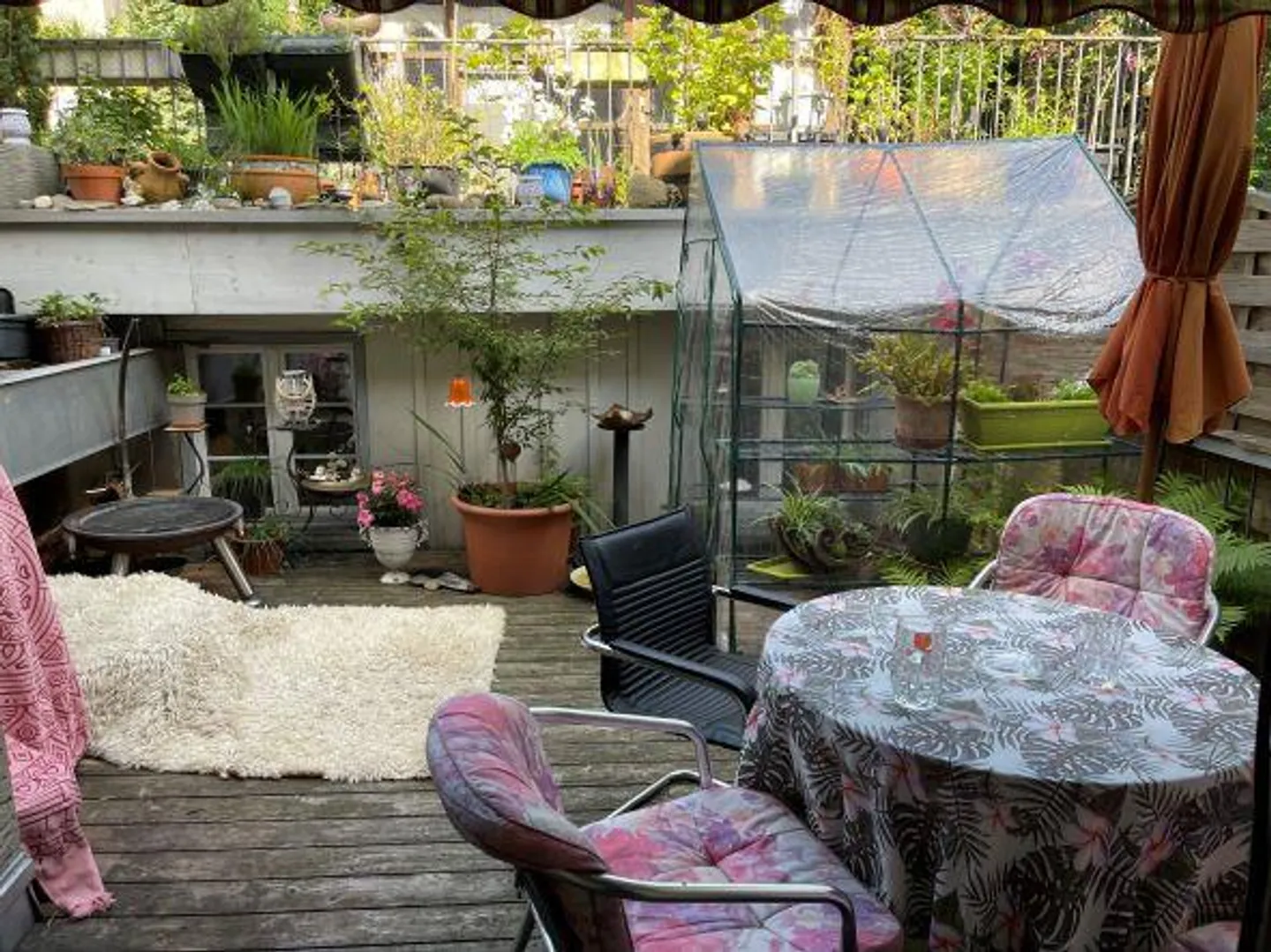 Charmante 4.5 Zimmer-Wohnung mit wunderschöner Terrasse im Innenhof - Foto 4 von 7