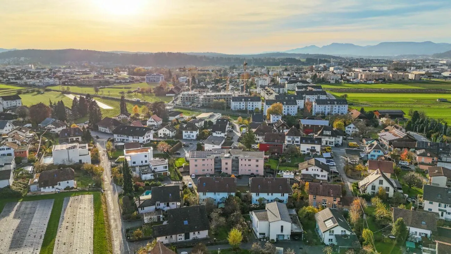 4.5-Attikawohnung mit Gemeinschaftspool und Sauna - Photo 9 of 11
