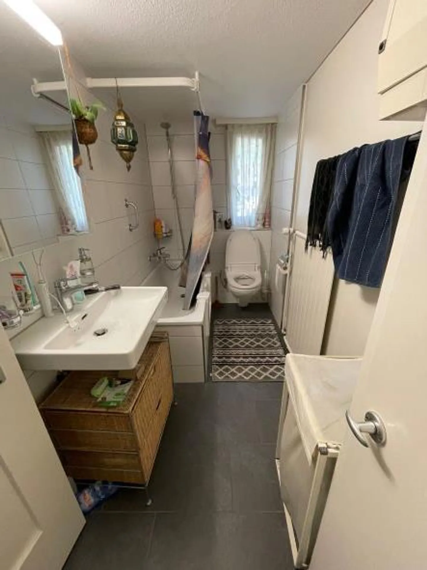 Charmante 4.5 Zimmer-Wohnung mit wunderschöner Terrasse im Innenhof - Foto 6 von 7