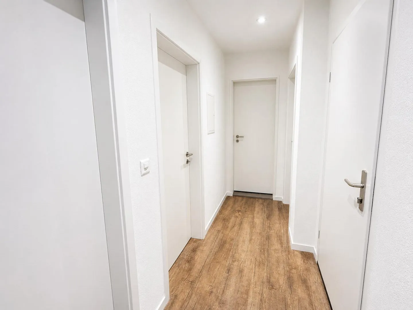 Appartamento 3.5 stanze appena ristrutturato con balcone - situato nel centro di Grenchen - Foto 10 di 11