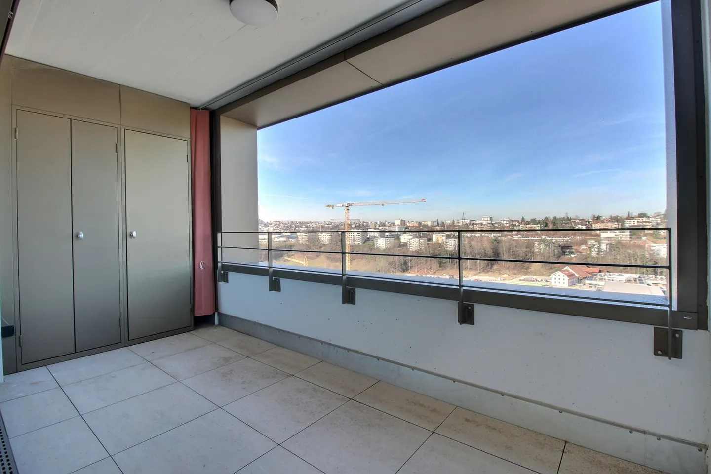 Attico con 4,5 stanze e vista libera! - Foto 2 di 10