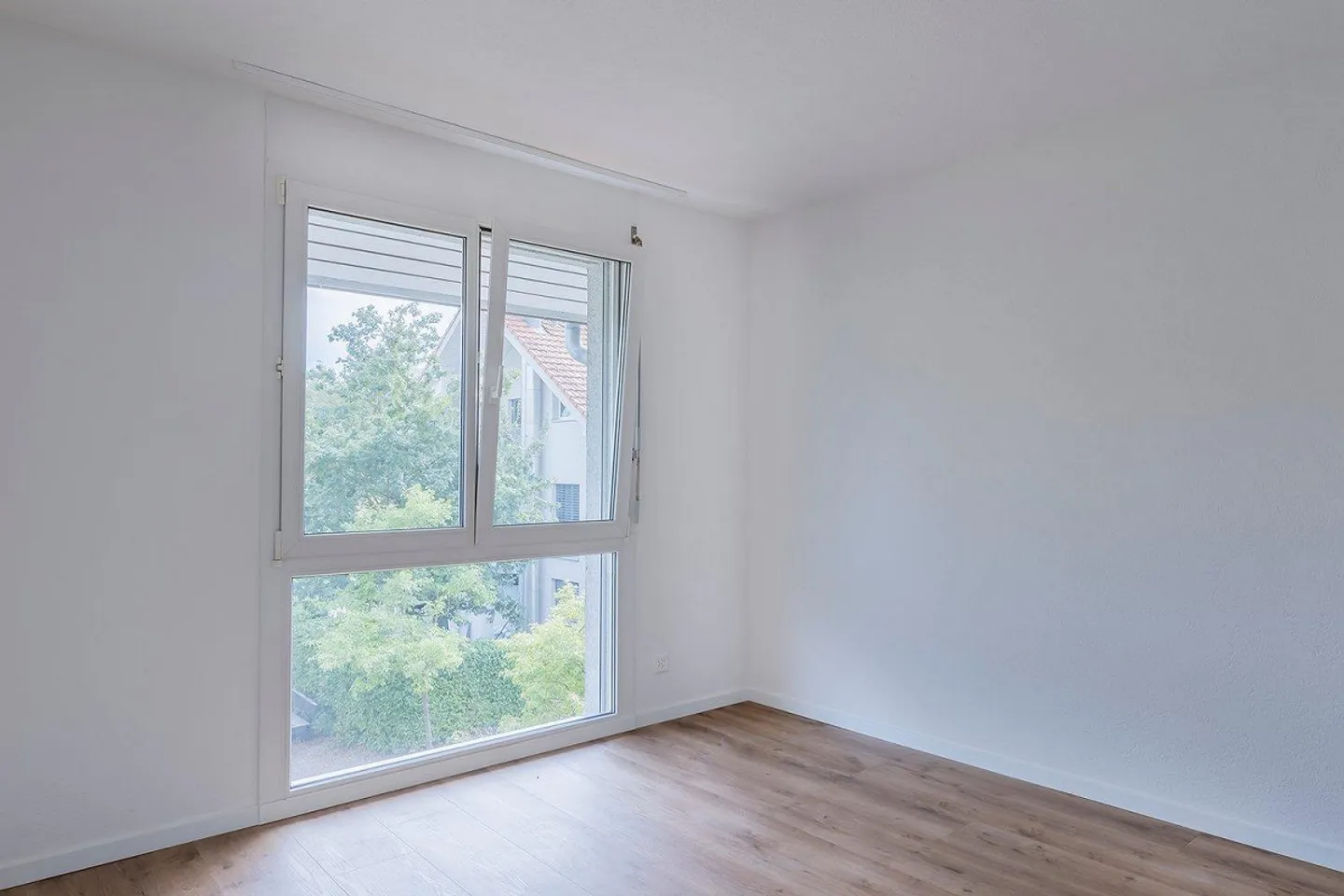 4.5-Room Duplex Apartment in the Center of Laupen - Photo 5 of 10