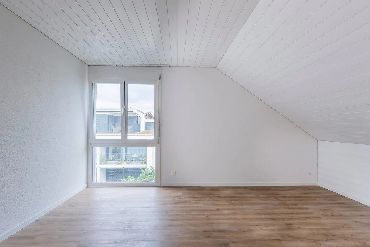 4.5-Room Duplex Apartment in the Center of Laupen - Photo 6 of 10