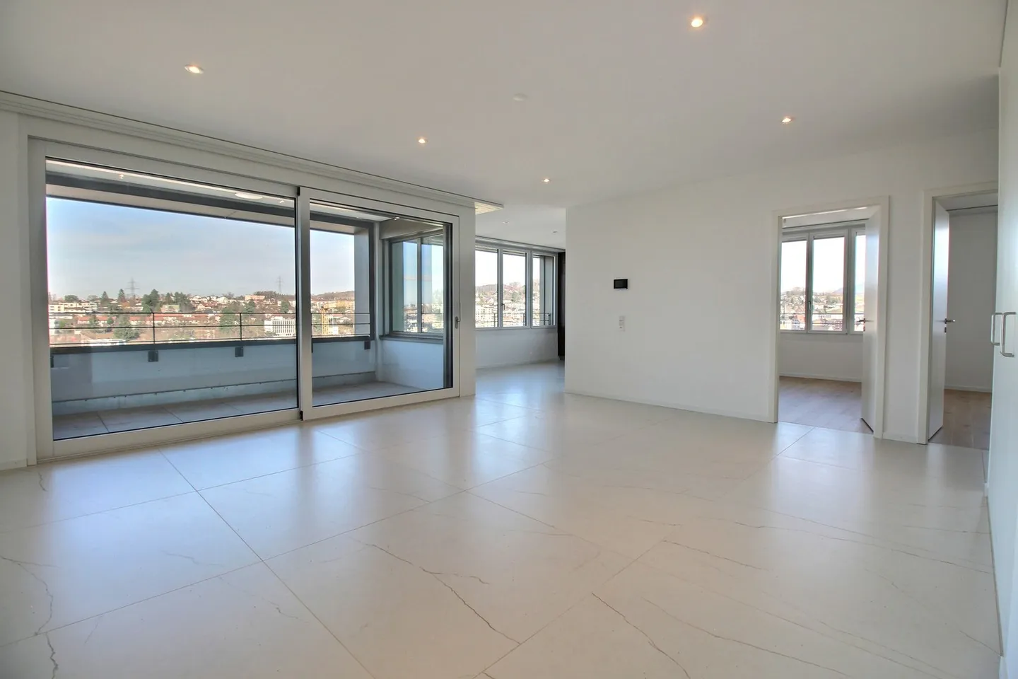 Attico con 4,5 stanze e vista libera! - Foto 5 di 10