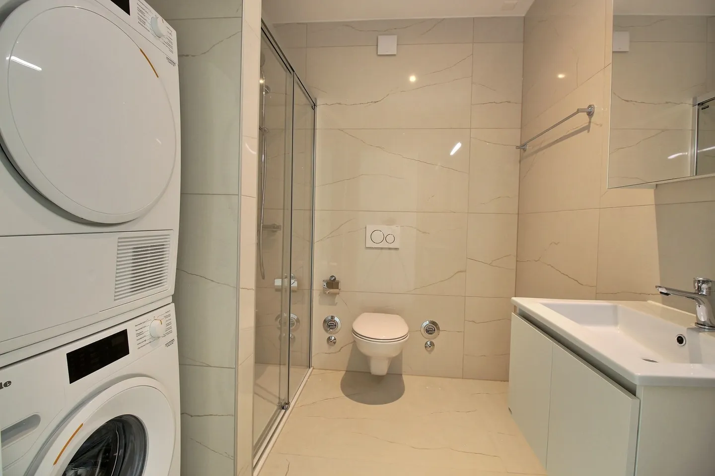 Attico con 4,5 stanze e vista libera! - Foto 6 di 10
