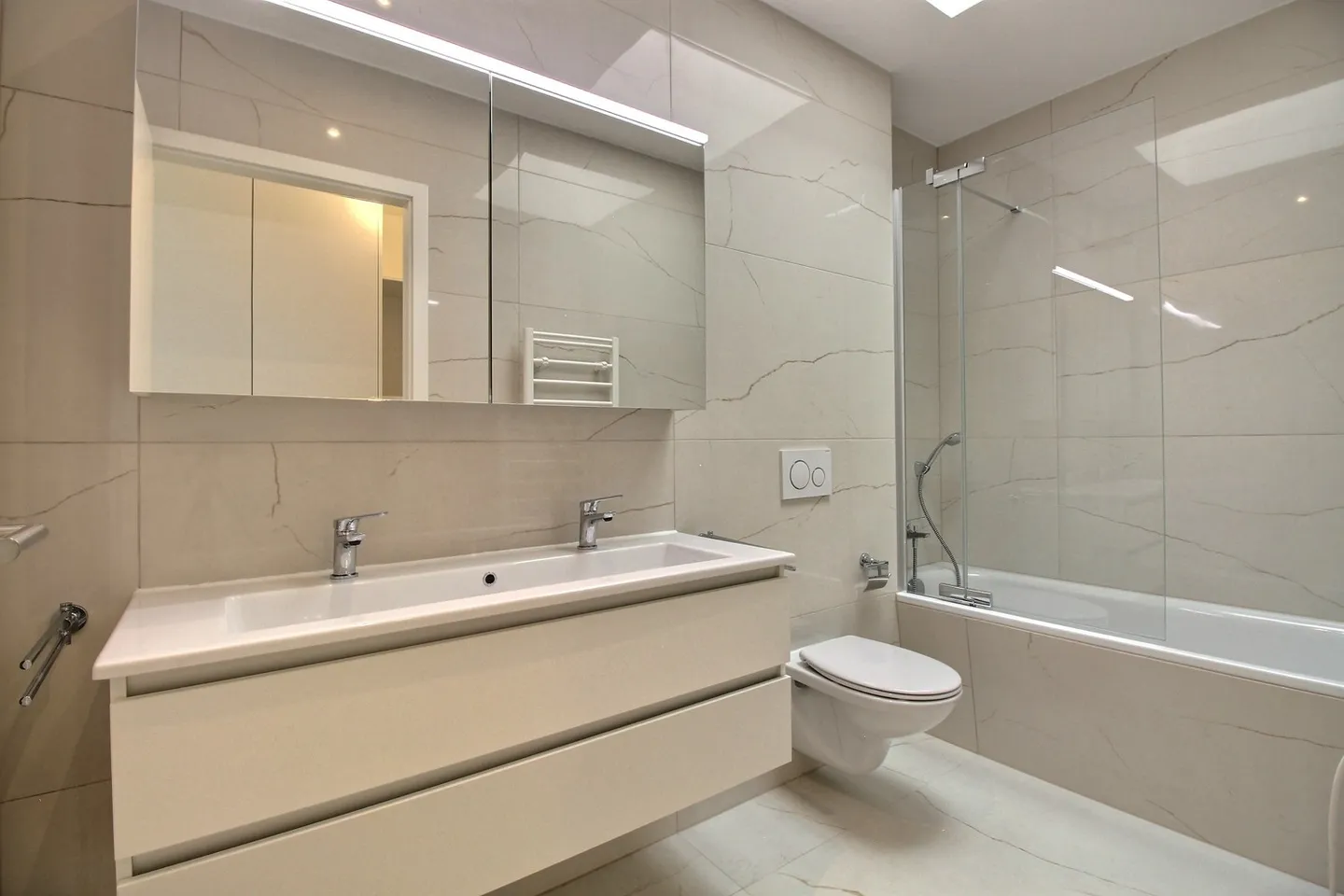 Attico con 4,5 stanze e vista libera! - Foto 9 di 10
