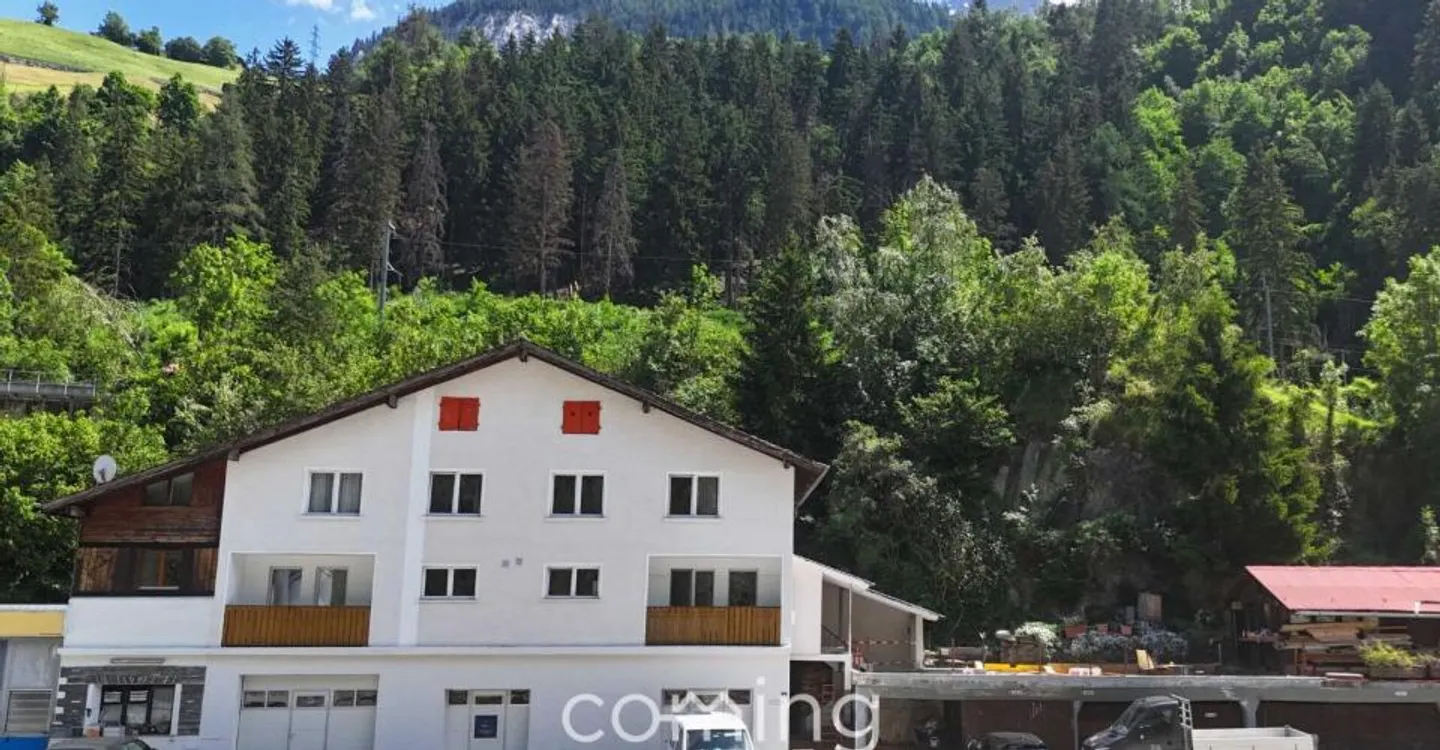 Casa plurifamiliare con 11 appartamenti in posizione soleggiata a Grengiols - Foto 1 di 11