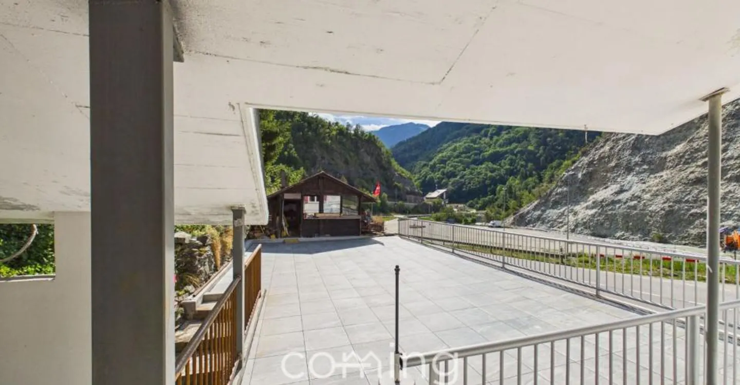 Casa plurifamiliare con 11 appartamenti in posizione soleggiata a Grengiols - Foto 8 di 11