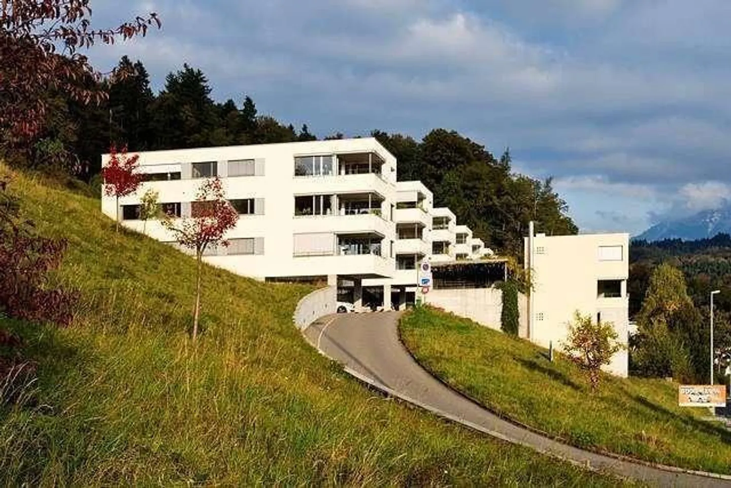 Living with lake and mountain views - Photo 1 of 6