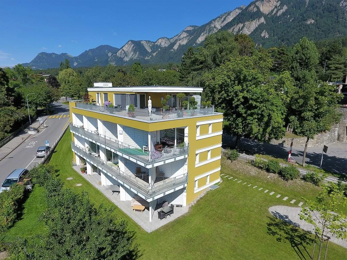 3.5-Zimmerwhg. Attika mit Dachterrasse und Bergpanorama - Foto 1 von 17