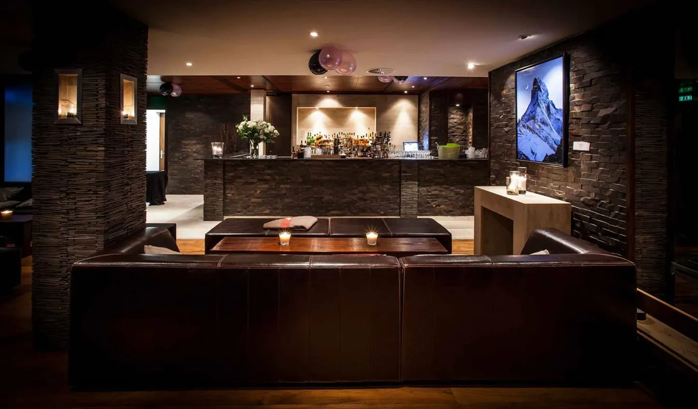 Shop for sale - Photo 3 of 10