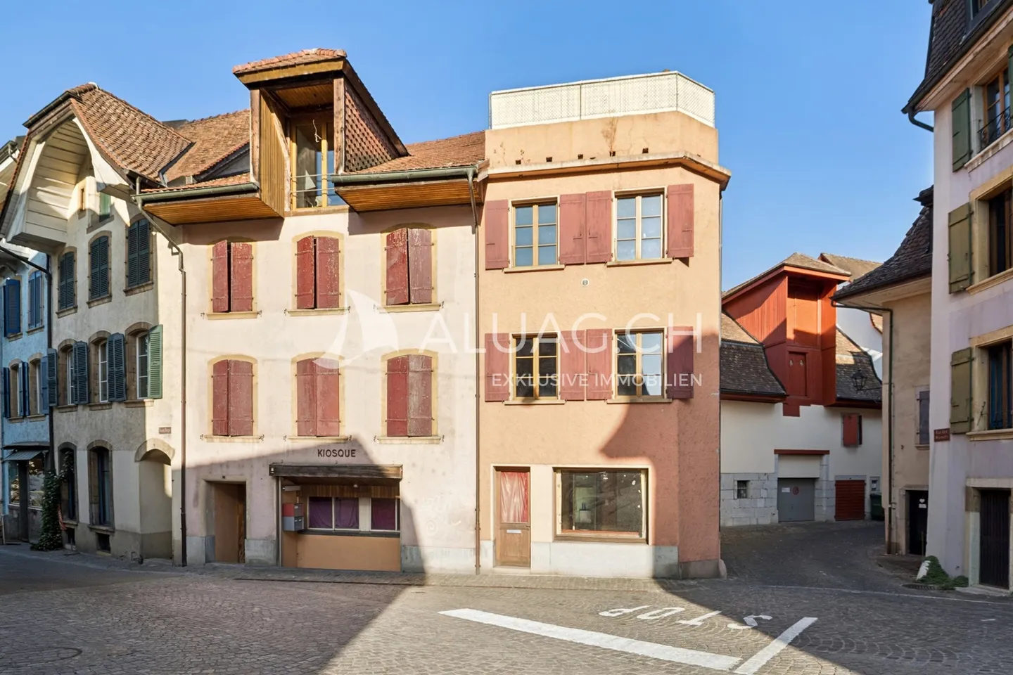 Historisches Reiheneckhaus in La Neuveville - Foto 1 von 13