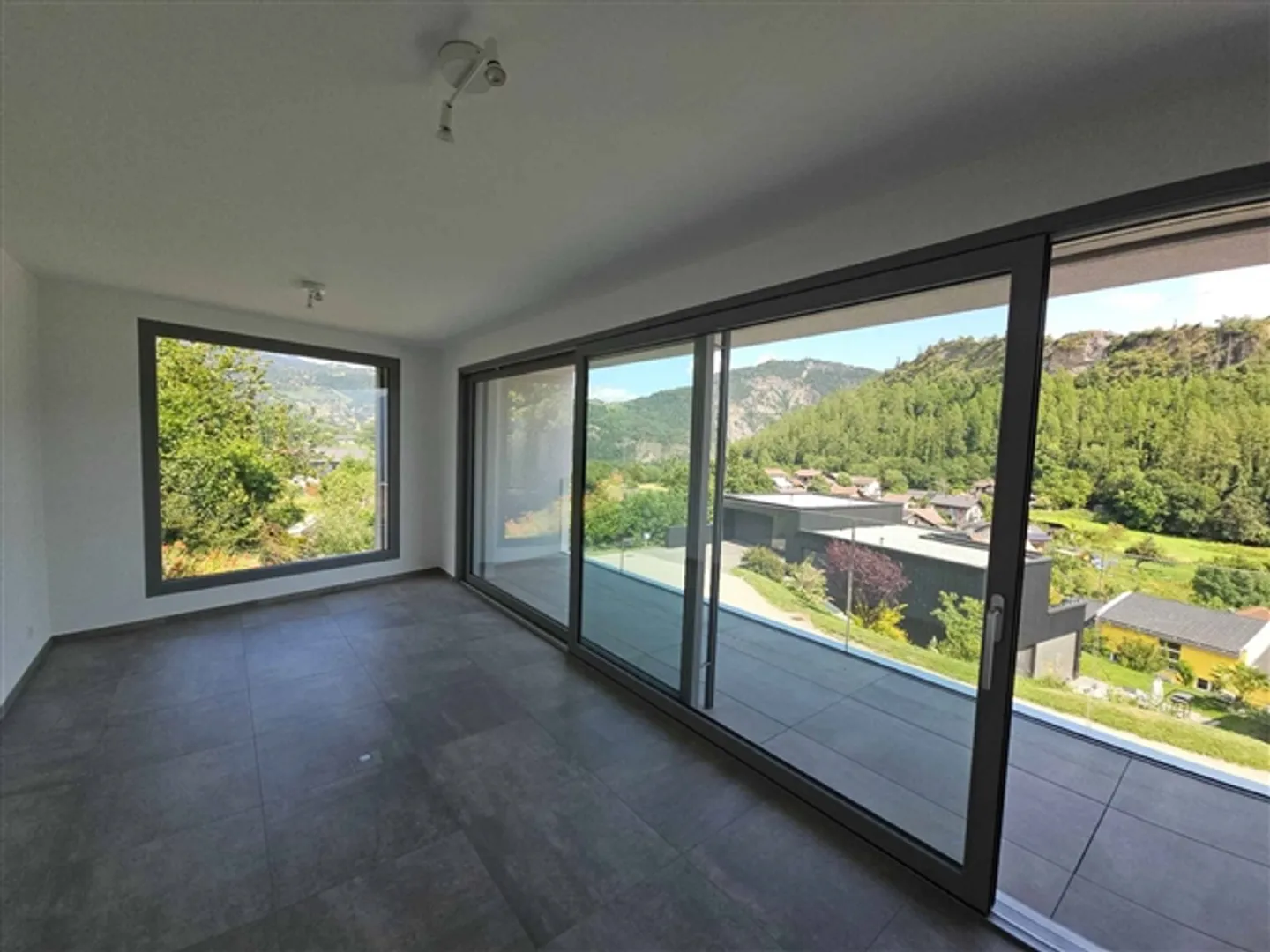 Magnificent contemporary villa with 5.5 rooms - Photo 10 of 11