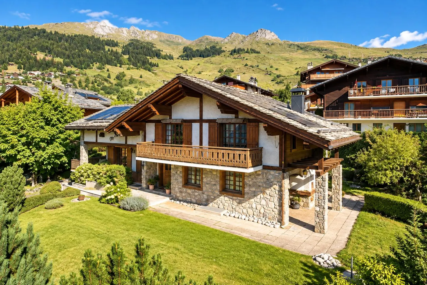 Chalet with Panoramic Views - Photo 1 of 5