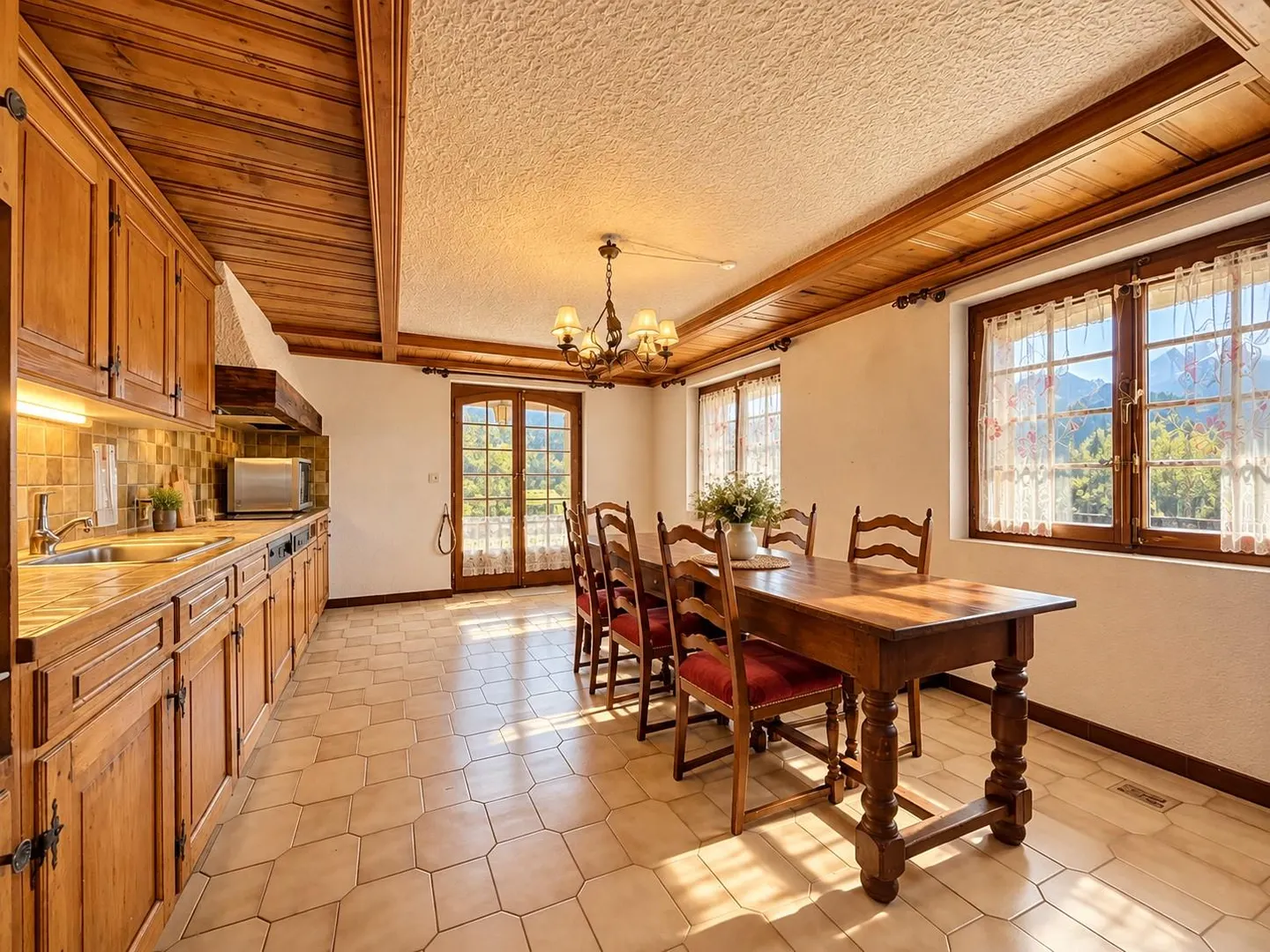 Chalet with Panoramic Views - Photo 4 of 5