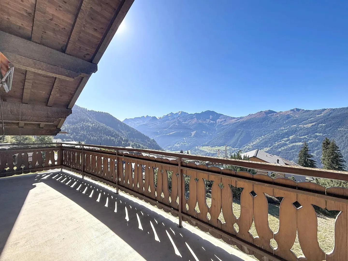 Chalet with Panoramic Views - Photo 5 of 5