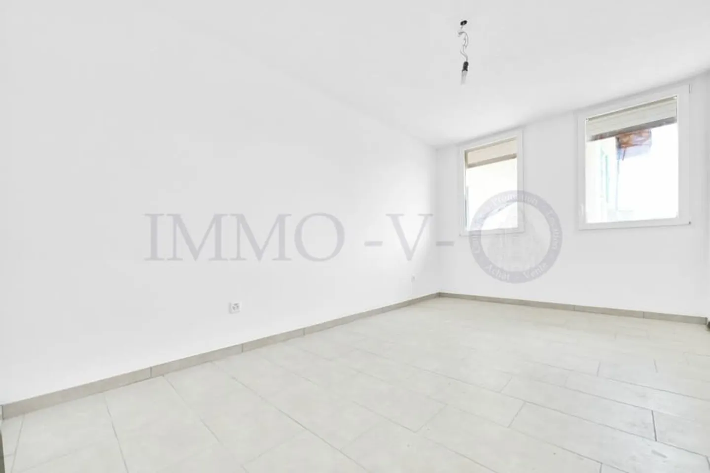 SPACIOUS NEW DUPLEX WITH TERRACE - Photo 5 of 9