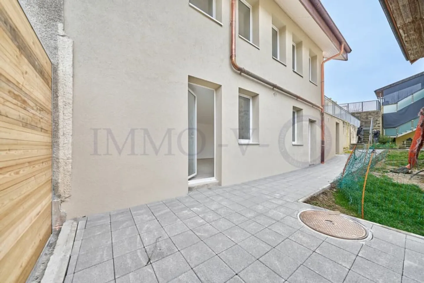 SPACIOUS NEW DUPLEX WITH TERRACE - Photo 2 of 9