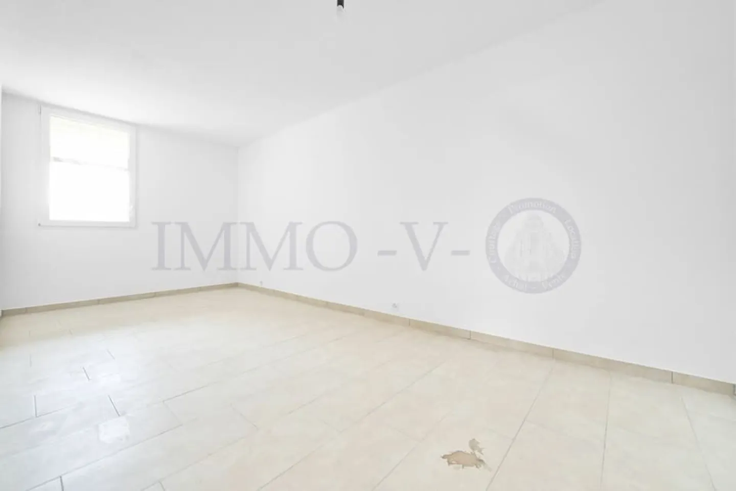 SPACIOUS NEW DUPLEX WITH TERRACE - Photo 7 of 9