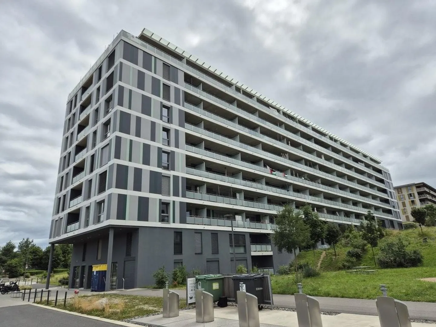 Zu vermieten ohne Kaution - Ruhiges Wohngebiet in der Nähe des Waldes - Foto 1 von 2