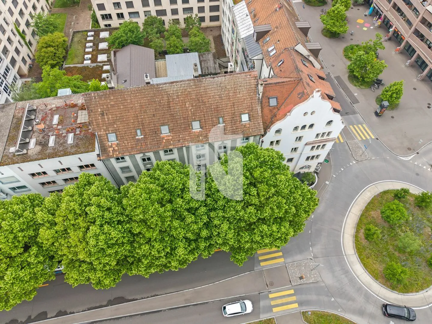 Appartamento luminoso e spazioso di 4,5 stanze con balcone e giardino comune - vicino alla stazione di Badischer e a Langen Erle - Foto 1 di 12