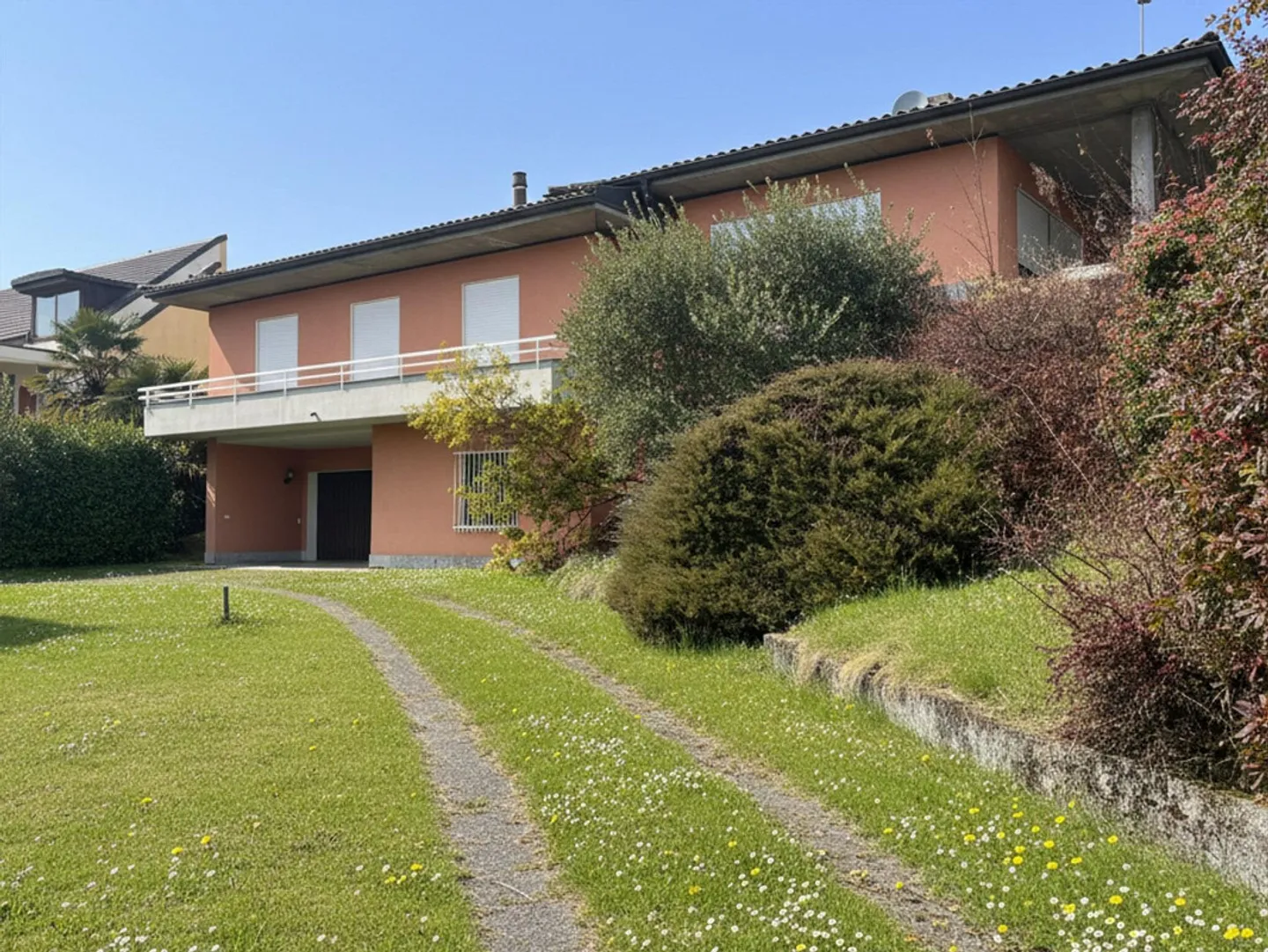 Villa spaziosa con vista giardino - Foto 1 di 10