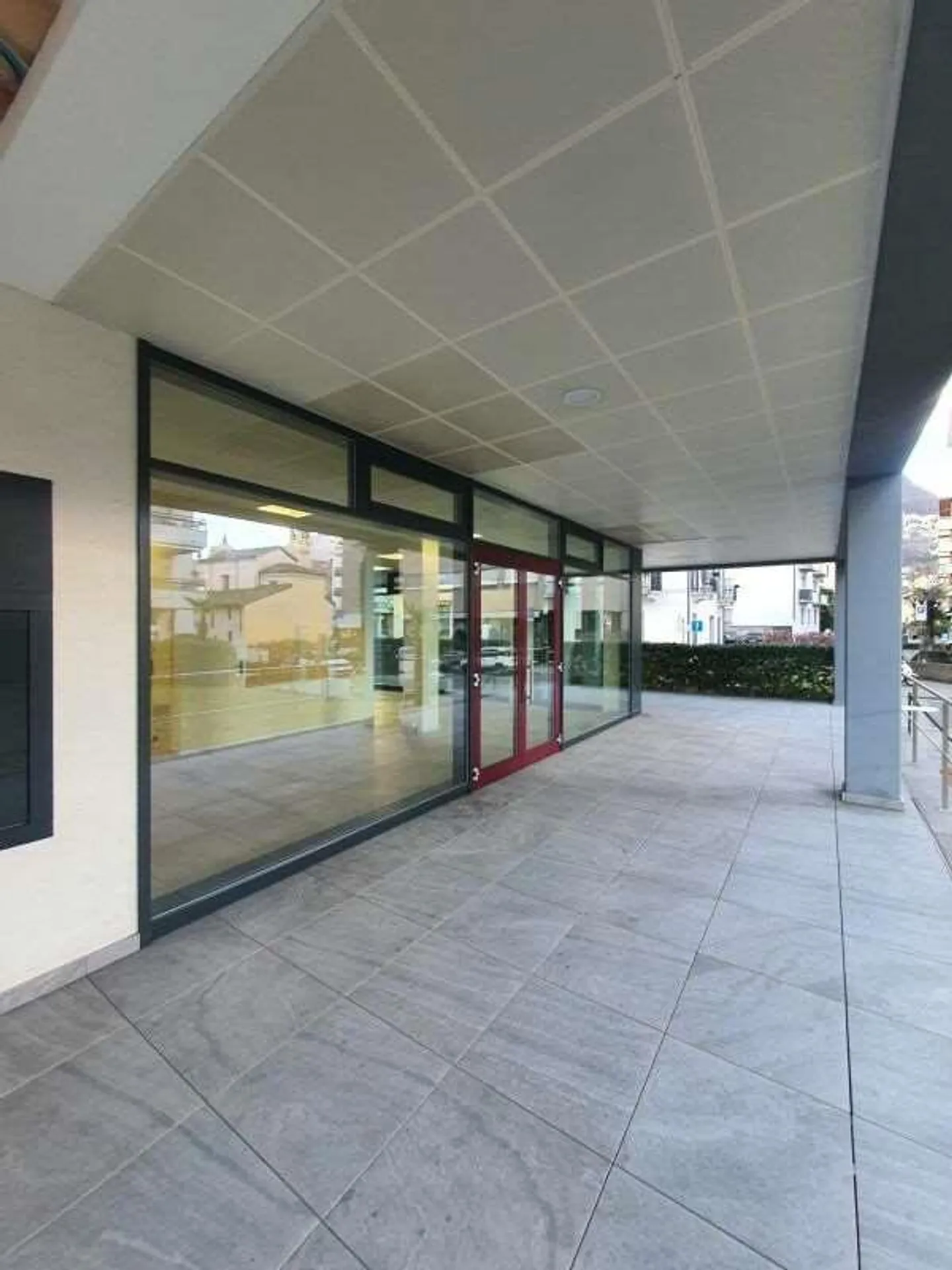 Vente d'espace commercial, zone universitaire de Lugano - opportunité de revenu - Photo 2 sur 5