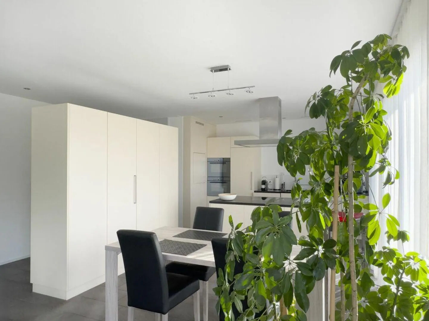 Moderne Wohnung mit Loggia - Foto 4 von 18