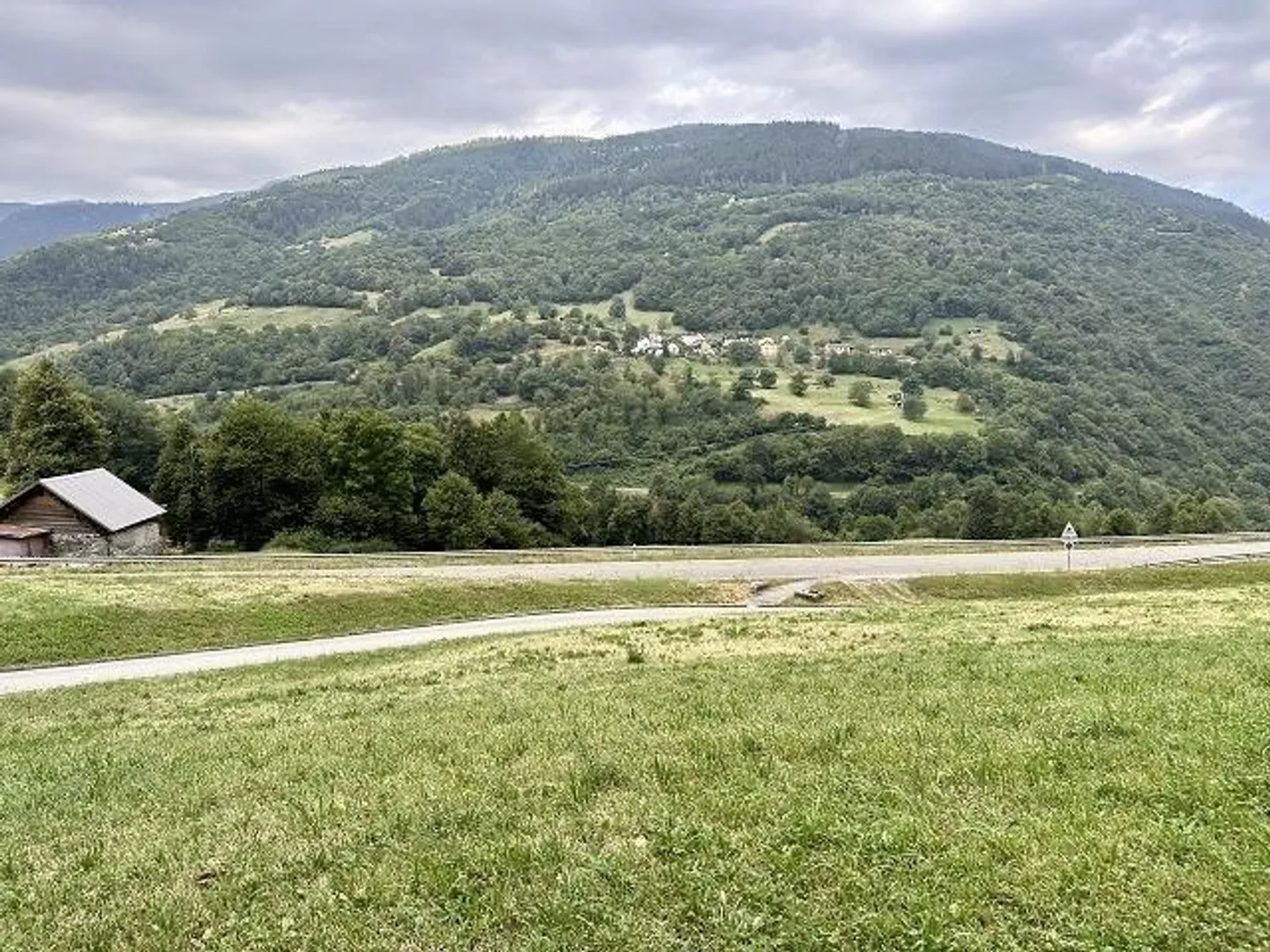Bauland mit Rustico von 2085 m2 Fläche an sonniger Aussichtslage - Foto 4 von 11
