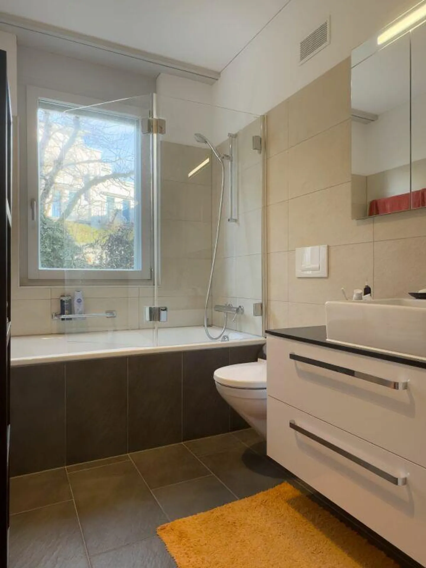 Moderne Wohnung mit Loggia - Foto 11 von 18