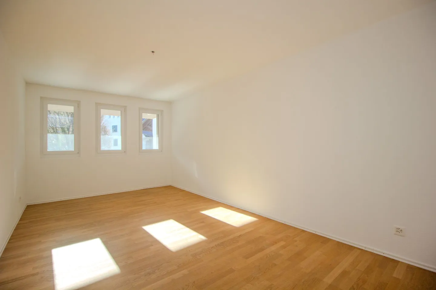 Appartement de jardin 4.5 pièces fraîchement rénové - Photo 2 sur 20