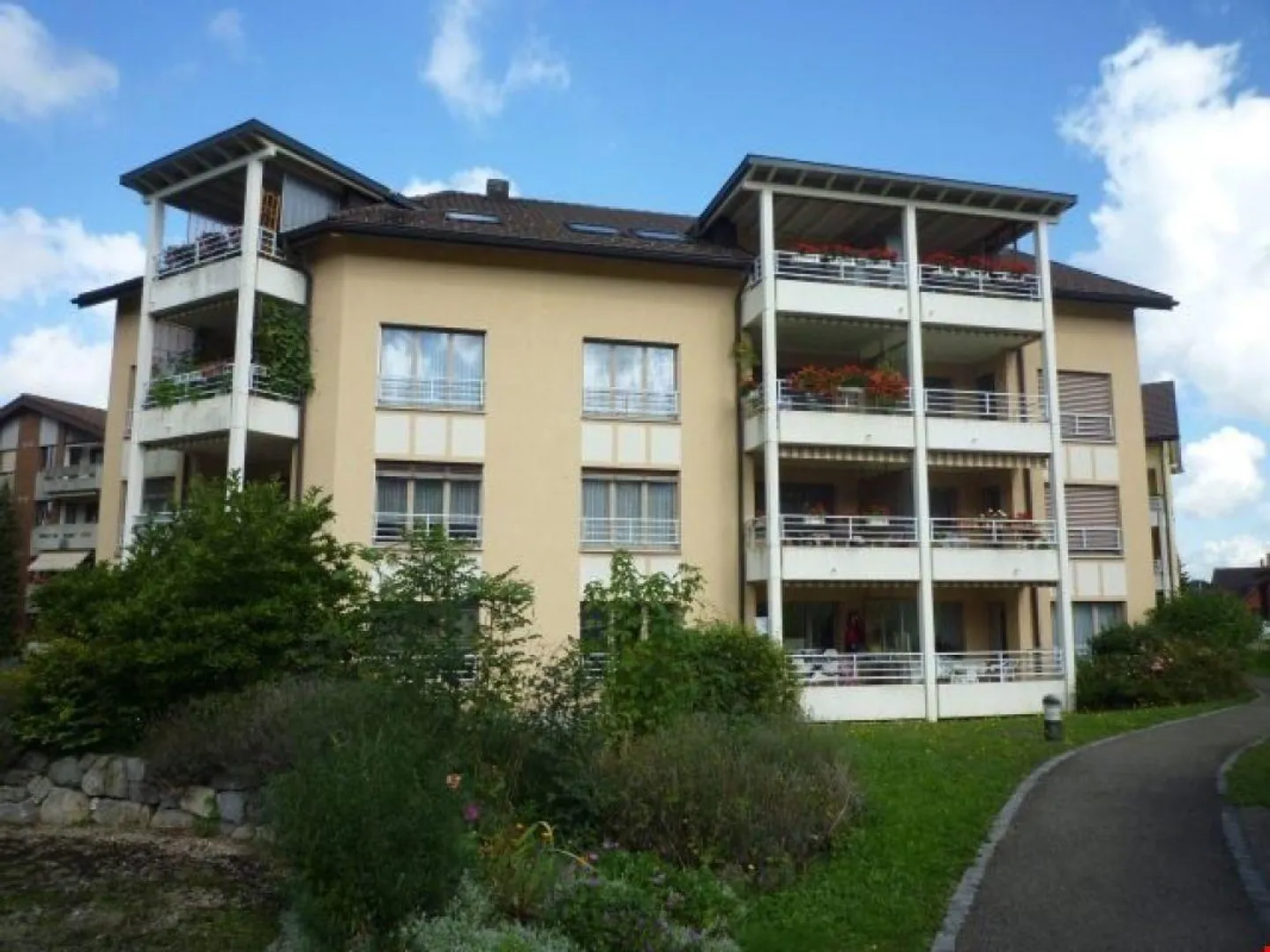 Accogliente appartamento di 2,5 stanze al 3° piano con balcone a Jonschwil - Foto 1 di 9
