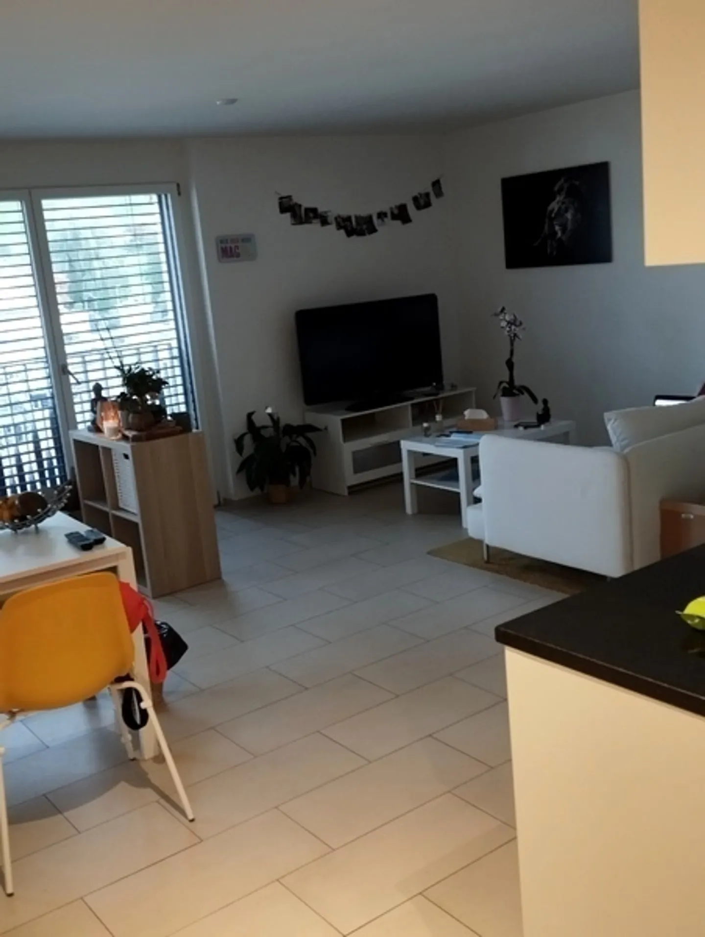 Charming Apartment with Balcony - Photo 2 of 8