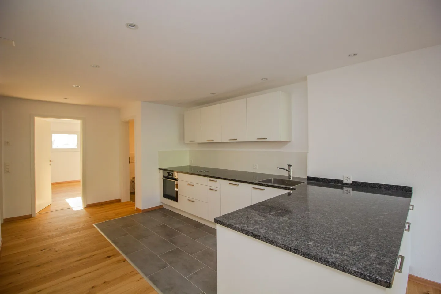 Appartement de jardin 4.5 pièces fraîchement rénové - Photo 4 sur 20