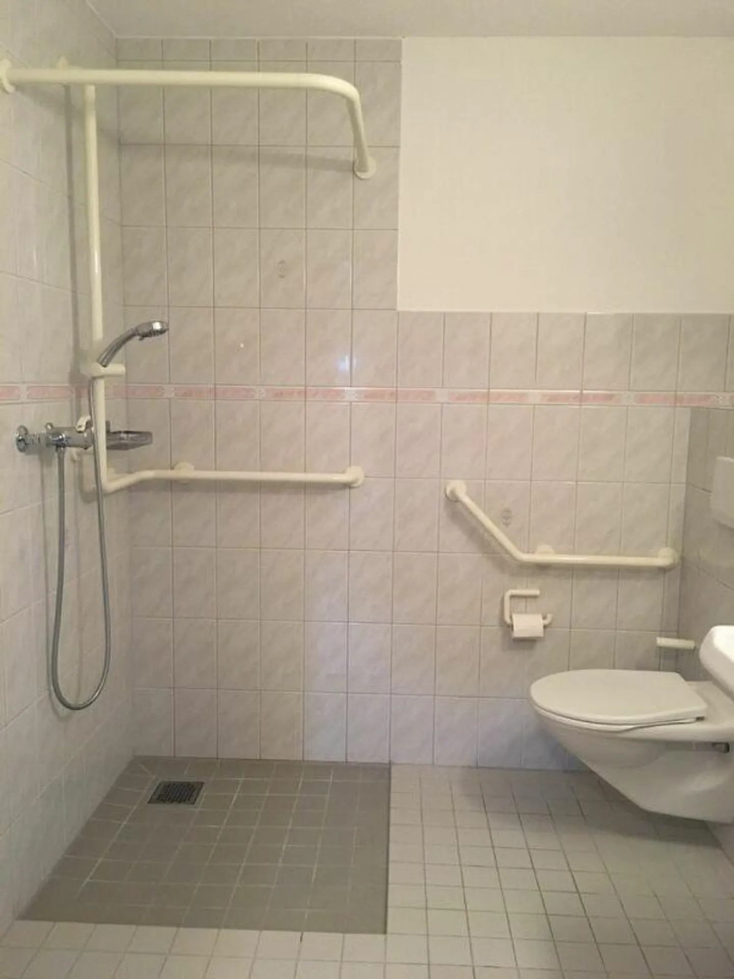 Accogliente appartamento di 2,5 stanze al 3° piano con balcone a Jonschwil - Foto 7 di 9