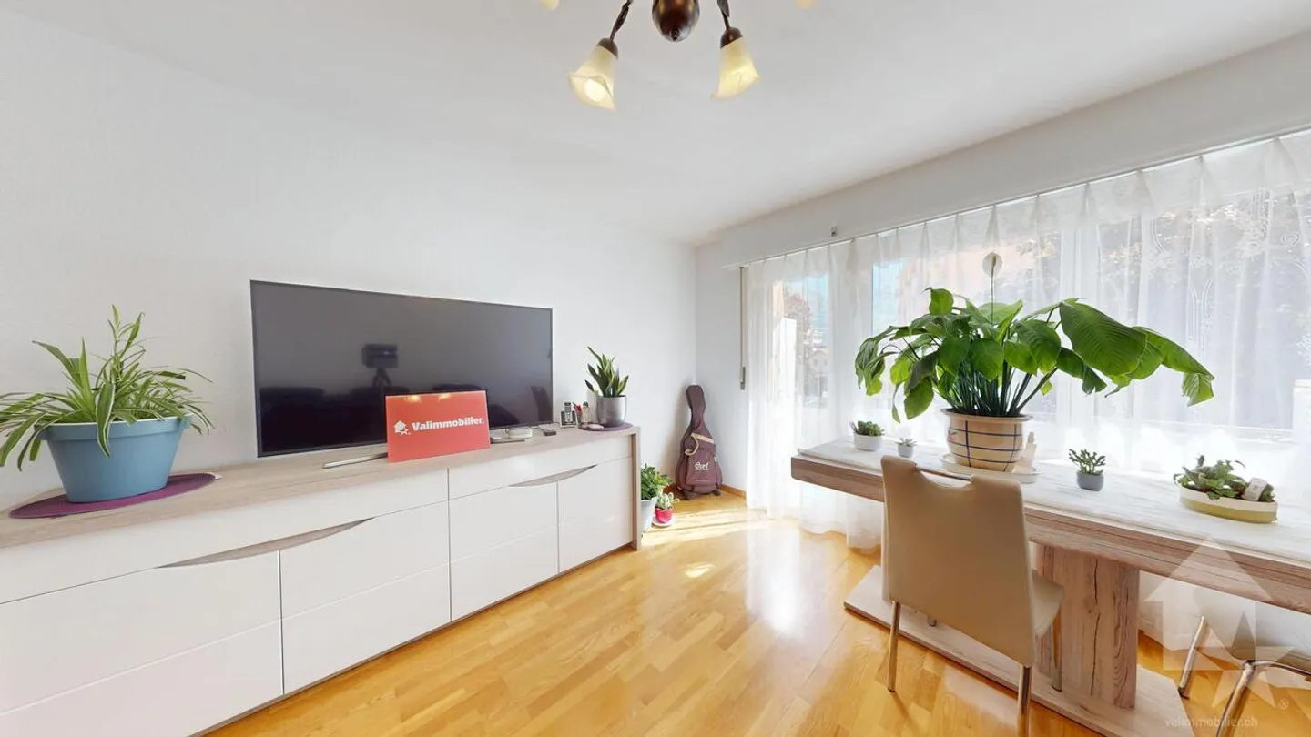 Joli appartement de 3.5 pièces avec 2 places de parc - Photo 2 sur 15