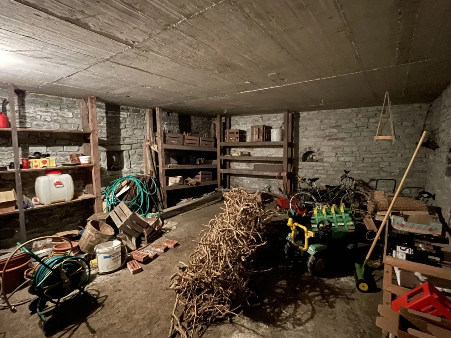 Grosses Einfamilienhaus in Top Lage mit viel Potential - Foto 33 von 35