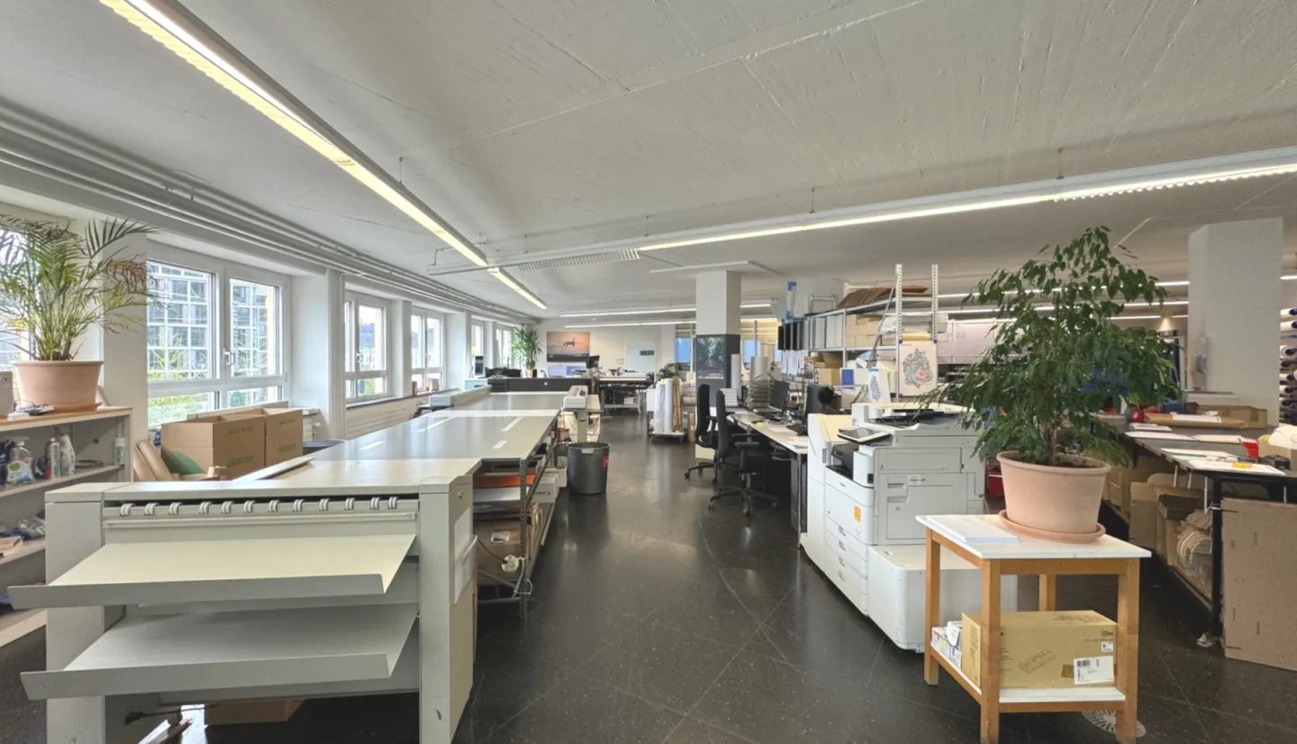 Bureau ou espace commercial entièrement aménagé à Zurich-Ouest - Photo 2 sur 2