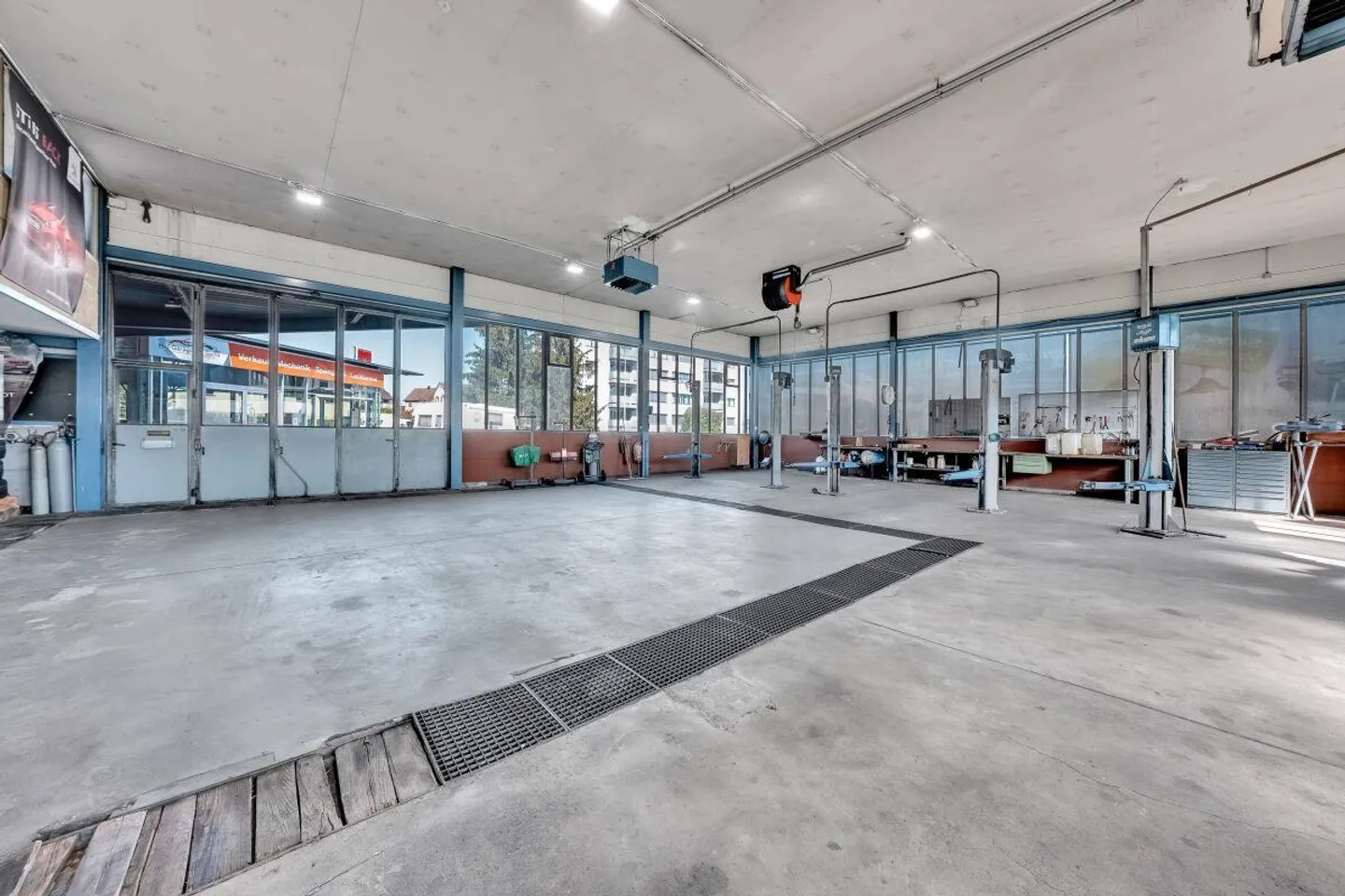 Commercial Property - Photo 6 of 10