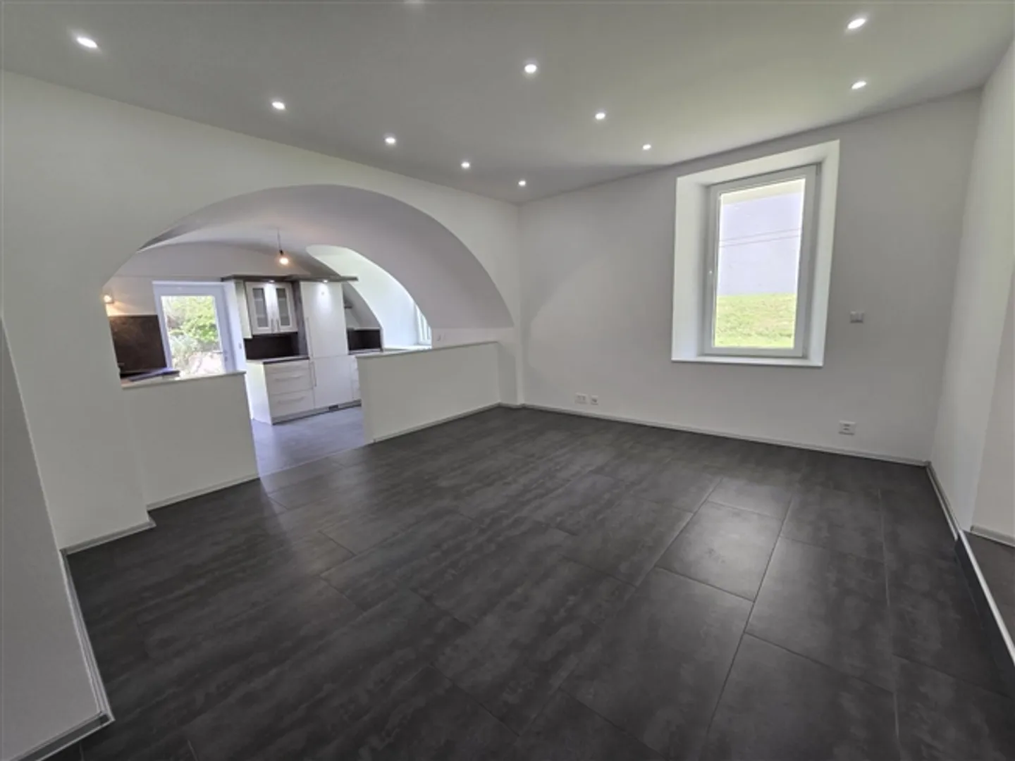 Garden Level 4.5 Rooms with Unique Character Parking Included - Photo 1 of 7