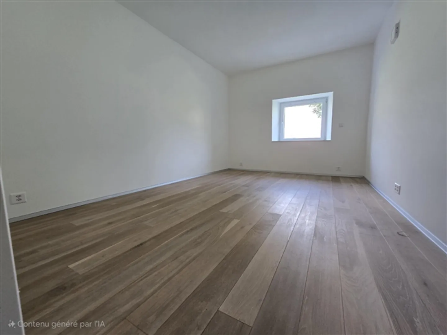 Garden Level 4.5 Rooms with Unique Character Parking Included - Photo 6 of 7