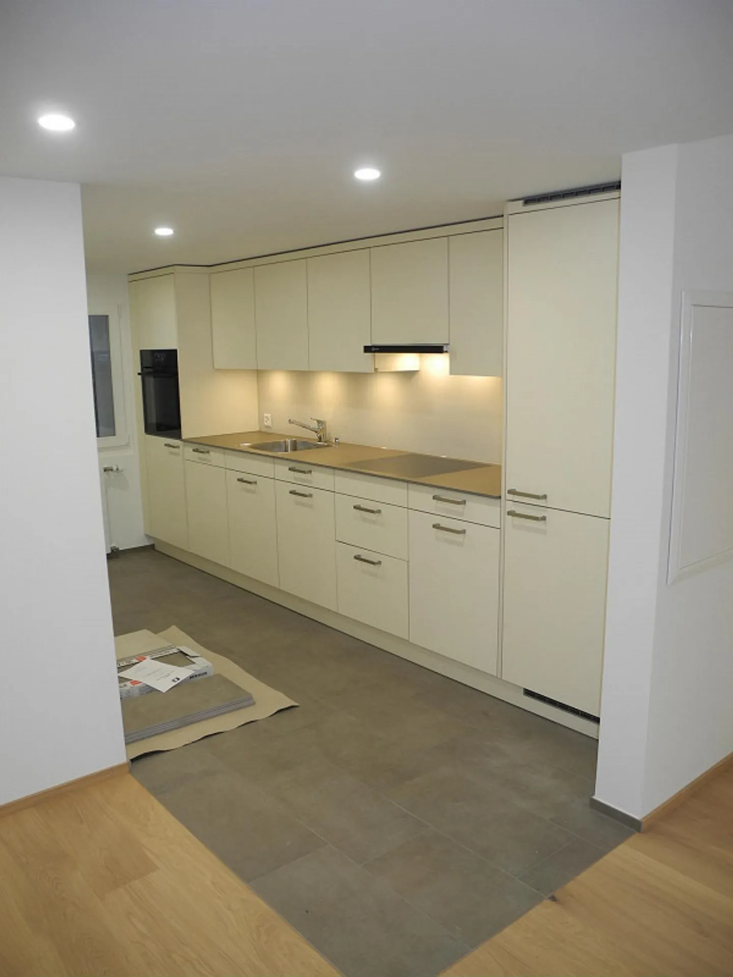 Appartamento moderno con 4 camere vicino alla riva del lago - Foto 1 di 9